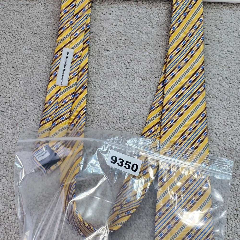 The Metropolitan Museum‎ of Art Necktie Mens Yellow Multi Diagonal Stripes Silk